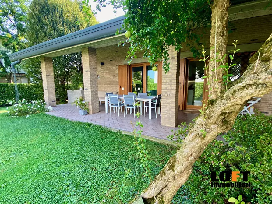 Immagine 4 di Villa in vendita  a Selvazzano Dentro
