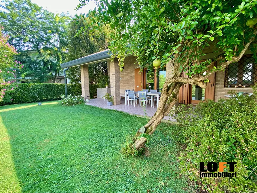 Immagine 2 di Villa in vendita  a Selvazzano Dentro