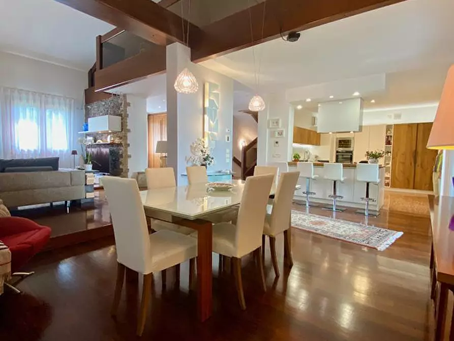Immagine 2 di Villa in vendita  a Selvazzano Dentro