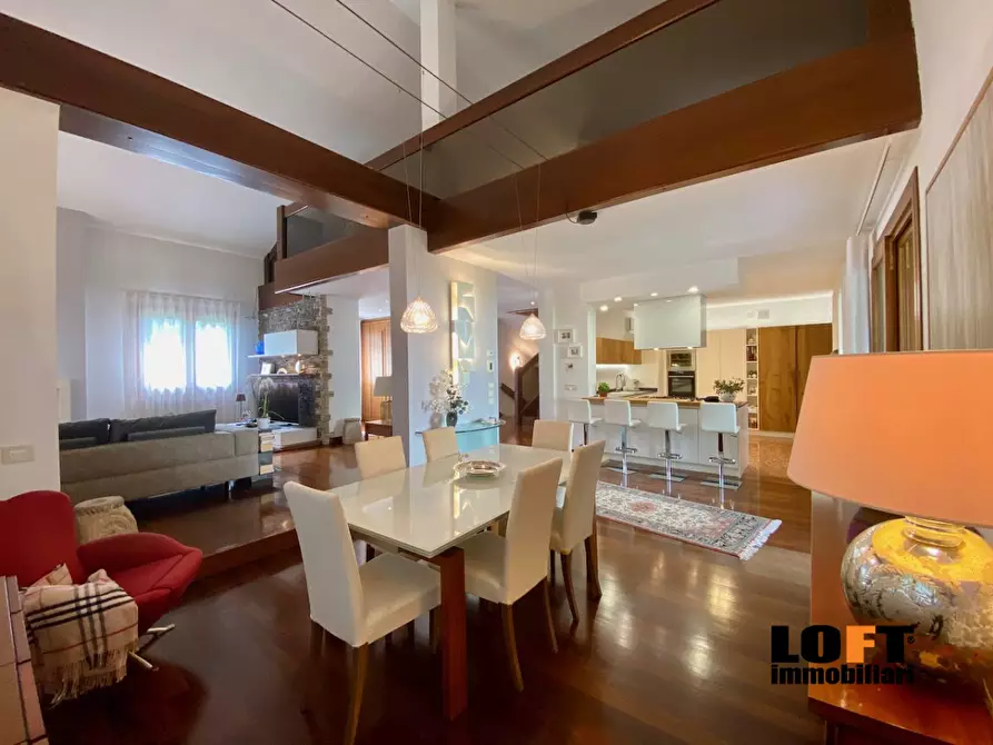 Immagine 10 di Villa in vendita  a Selvazzano Dentro