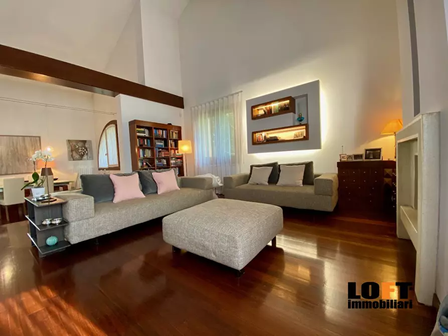 Immagine 1 di Villa in vendita  a Selvazzano Dentro