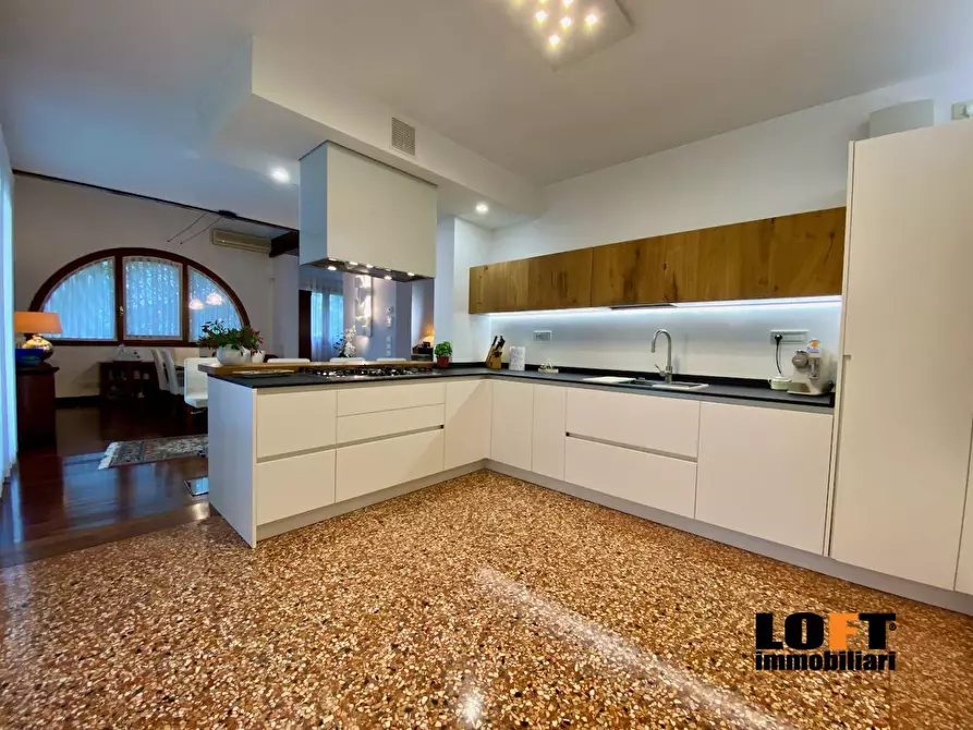 Immagine 8 di Villa in vendita  a Selvazzano Dentro