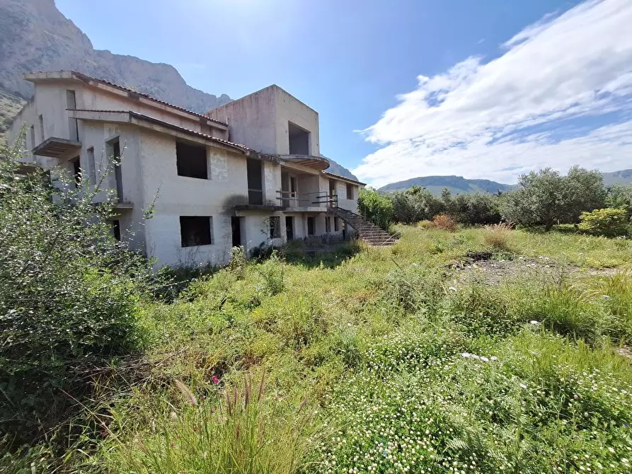 Immagine 10 di Villa in vendita  snc a Cinisi