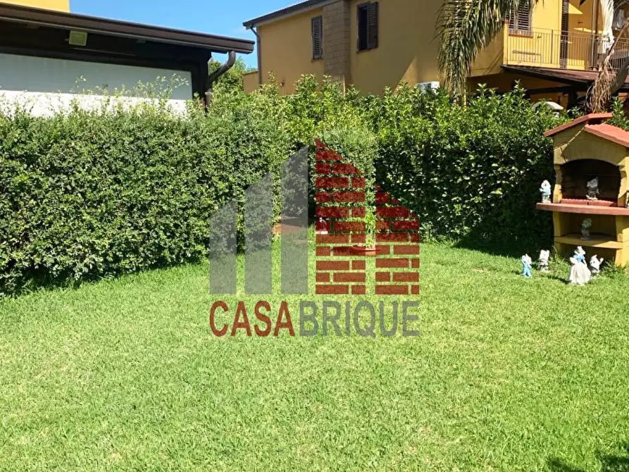 Immagine 10 di Villa in vendita  snc a Campofelice Di Roccella