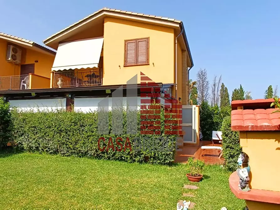 Immagine 2 di Villa in vendita  snc a Campofelice Di Roccella