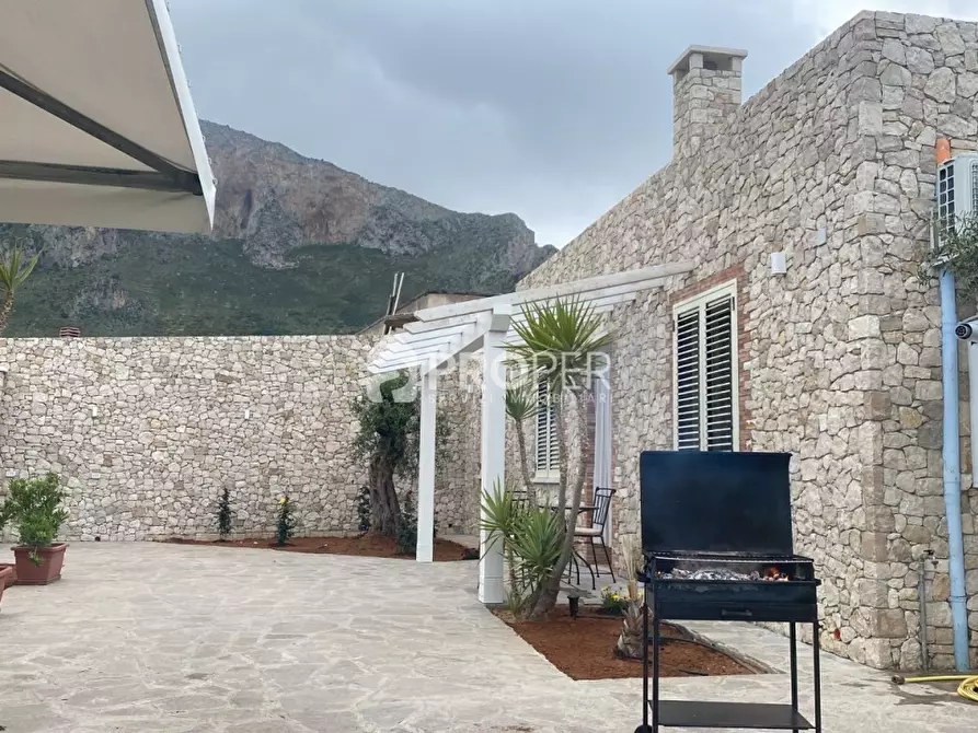 Immagine 1 di Villa in vendita  a Terrasini