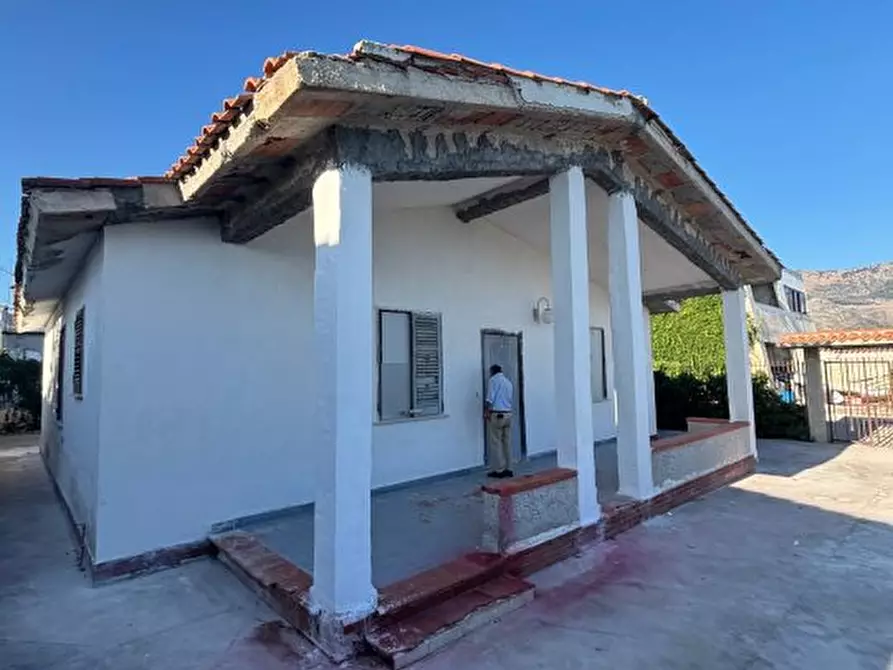 Immagine 10 di Villa in vendita  a Carini