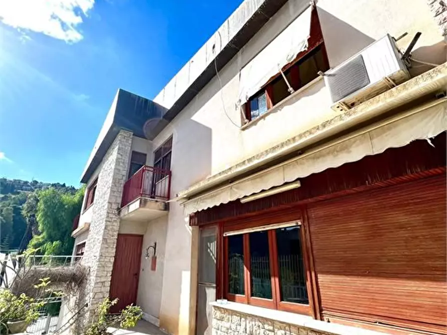 Immagine 1 di Villa in vendita  a Palermo