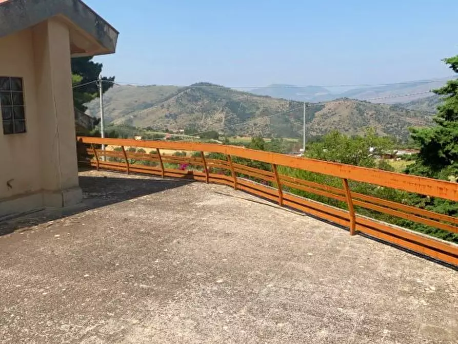 Immagine 10 di Villa in vendita  snc a Ventimiglia Di Sicilia