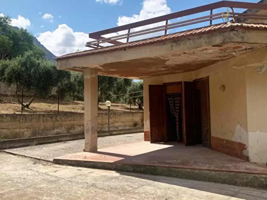 Immagine 7 di Villa in vendita  snc a Ventimiglia Di Sicilia