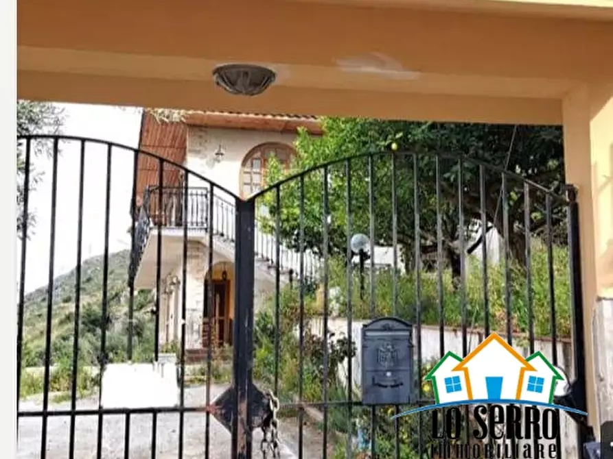 Immagine 2 di Villa in vendita  a Palermo