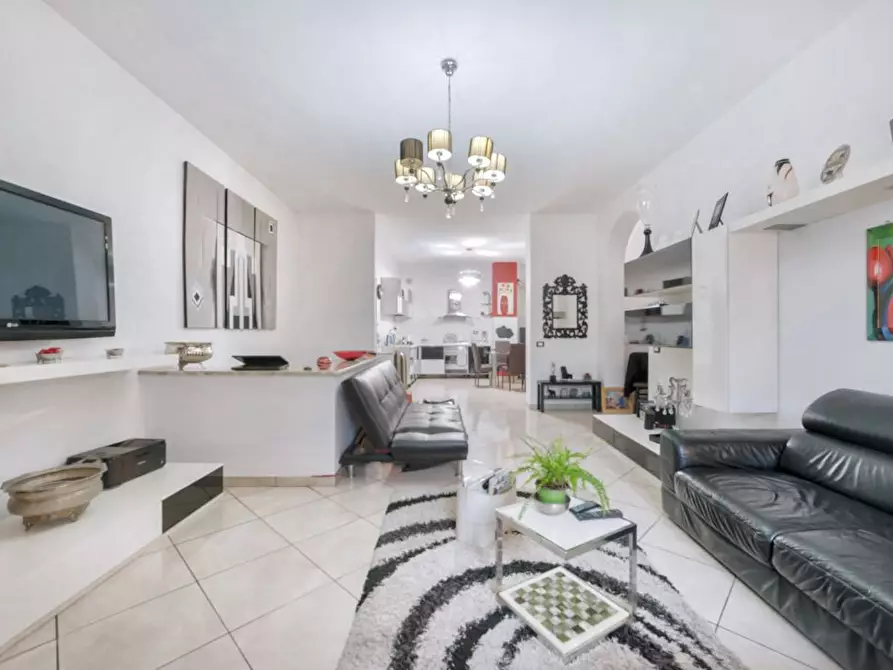 Immagine 3 di Villa in vendita  a Pescara