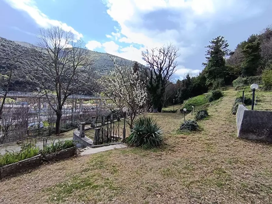 Immagine 8 di Appartamento in vendita  a Bussi Sul Tirino