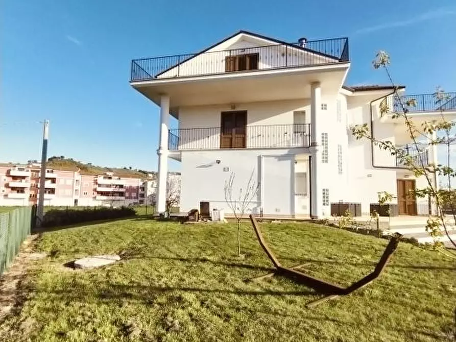 Immagine 3 di Villa in vendita  SNC a Montesilvano