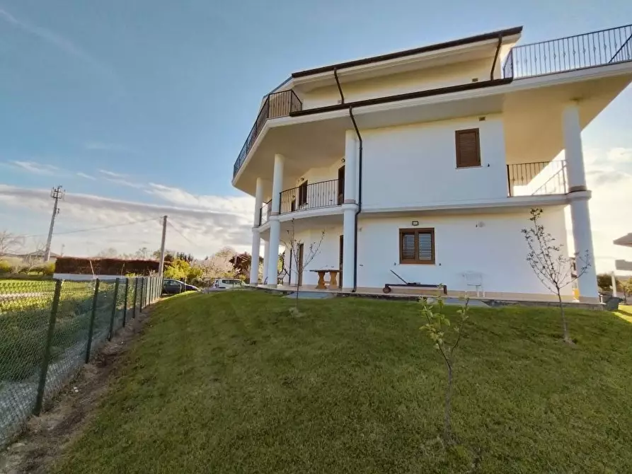 Immagine 5 di Villa in vendita  SNC a Montesilvano