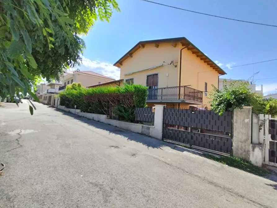 Immagine 5 di Villa in vendita  9 a Pescara