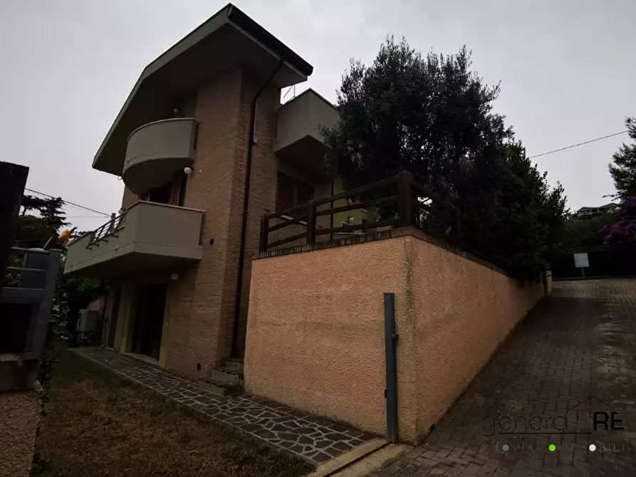 Immagine 1 di Villa in vendita  a Pescara