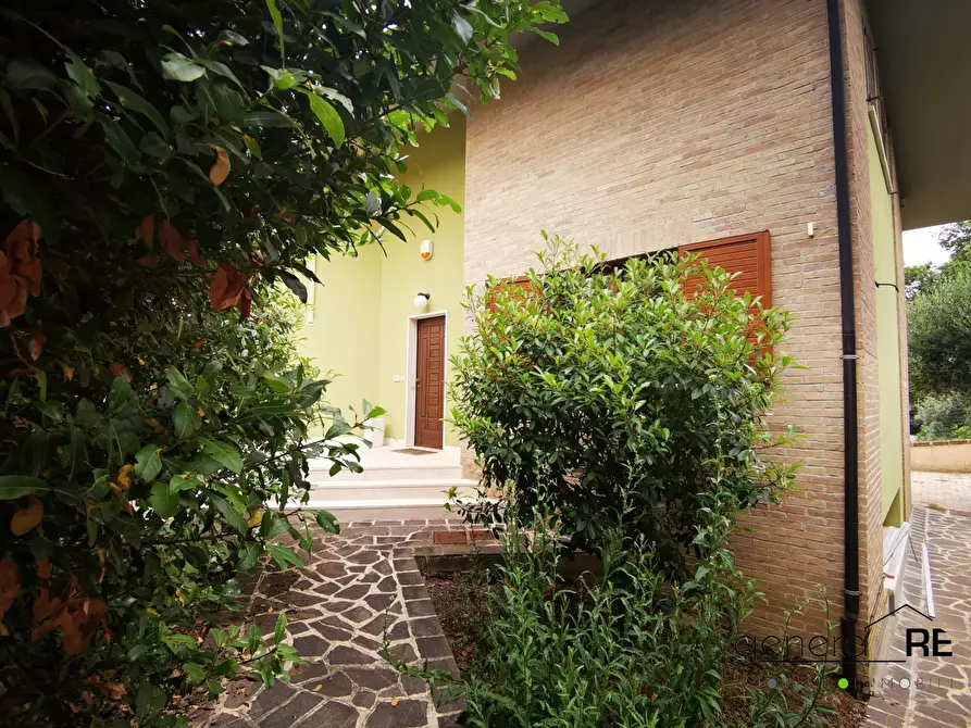 Immagine 1 di Villa in vendita  a Pescara