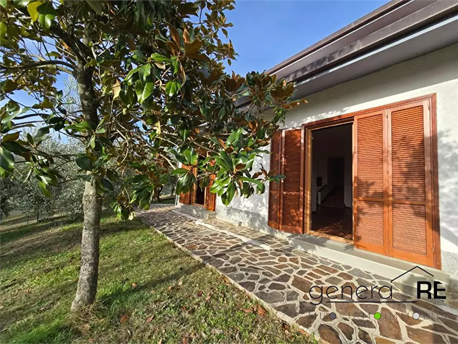 Immagine 2 di Villa in vendita  a Penne