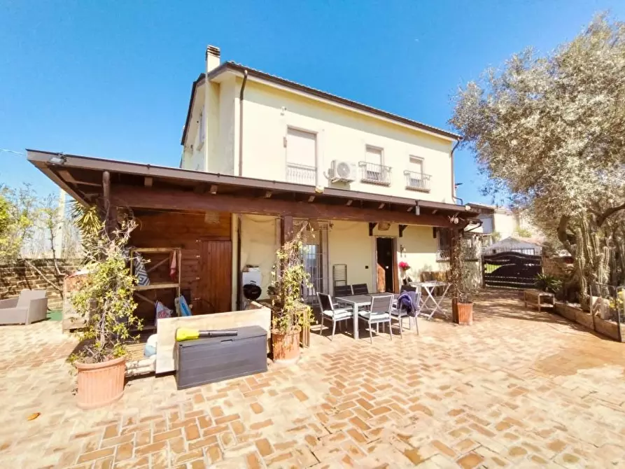 Immagine 3 di Villa in vendita  a Pescara