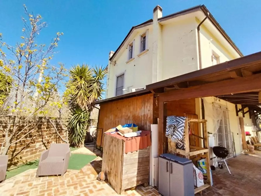 Immagine 8 di Villa in vendita  a Pescara