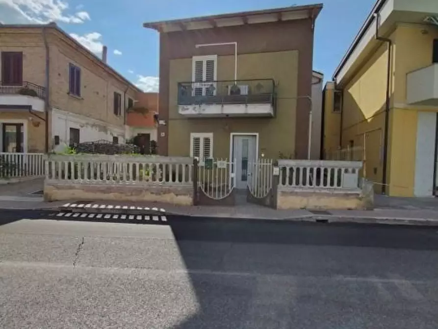 Immagine 1 di Villa in vendita  21 a Cepagatti