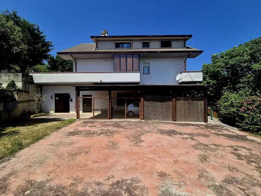 Immagine 1 di Villa in vendita  16 a Pietranico