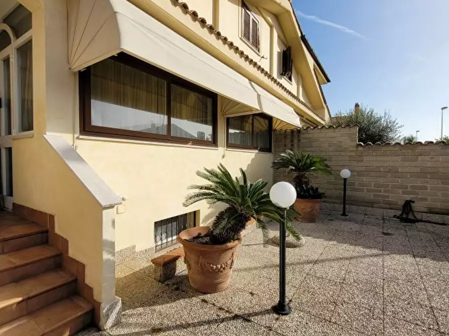 Immagine 3 di Villa in vendita  a Ladispoli