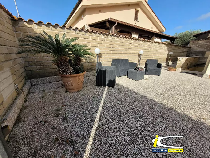 Immagine 5 di Villa in vendita  a Ladispoli