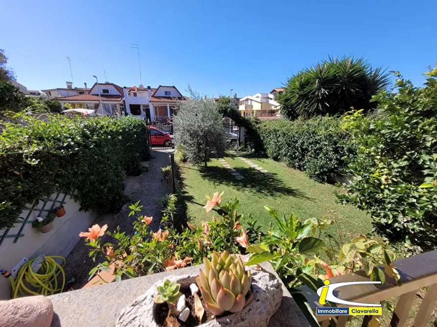 Immagine 3 di Villa in vendita  a Ladispoli