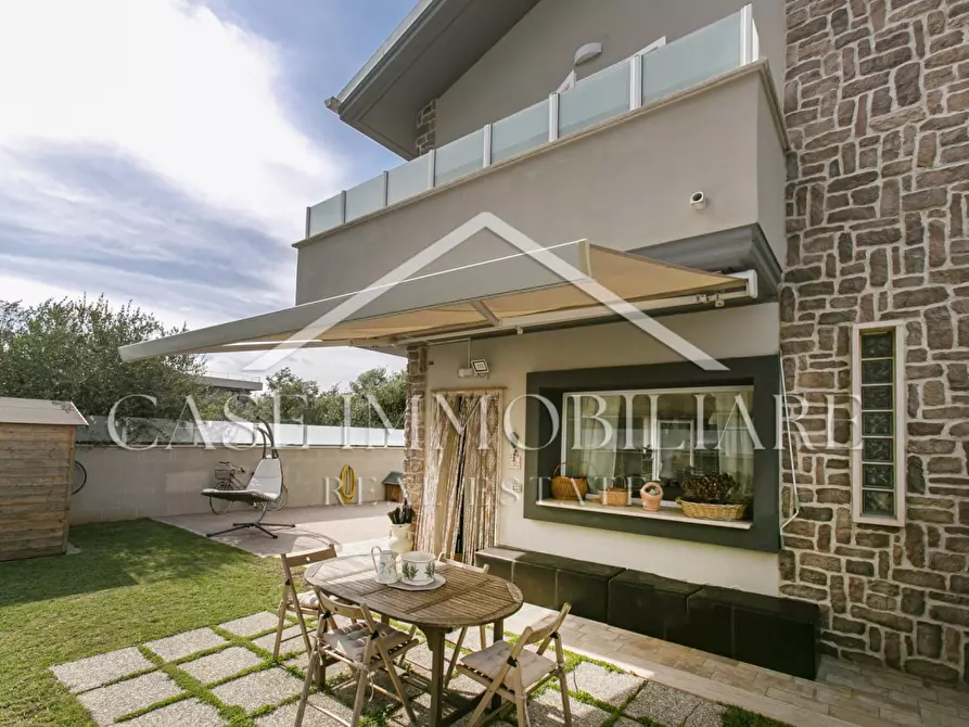 Immagine 1 di Villa in vendita  a Marino