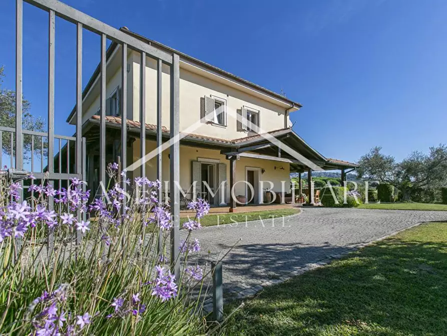 Immagine 2 di Villa in vendita  a Lanuvio