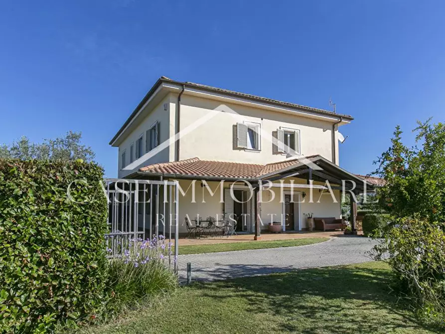Immagine 3 di Villa in vendita  a Lanuvio