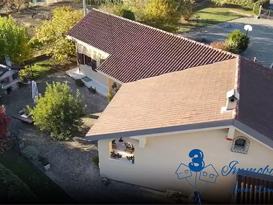 Immagine 1 di Villa in vendita  a Albenga