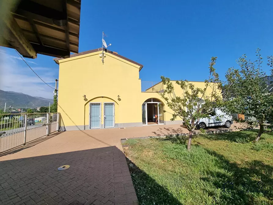 Immagine 1 di Villa in vendita  a Albenga