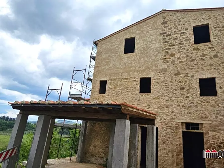 Immagine 1 di Villa in vendita  a Poggibonsi