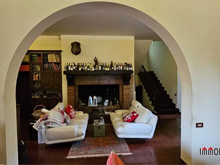 Immagine 2 di Villa in vendita  a Monteriggioni