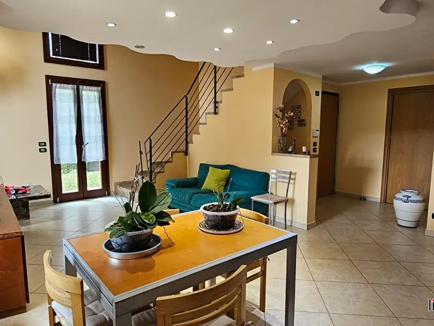 Immagine 8 di Villa in vendita  a Monteriggioni