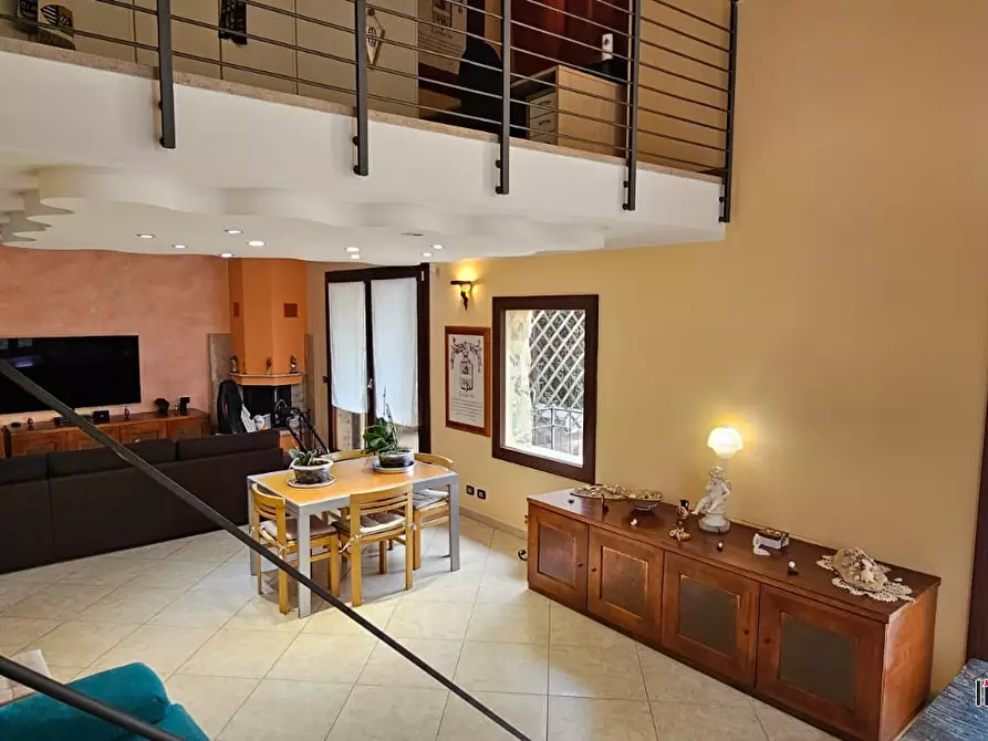 Immagine 10 di Villa in vendita  a Monteriggioni