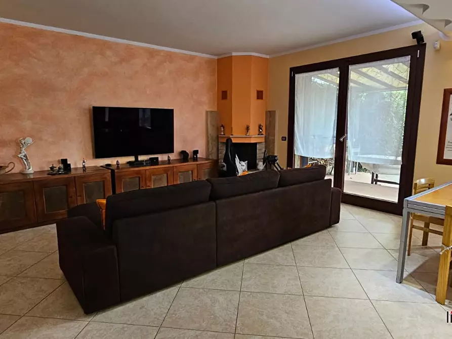 Immagine 6 di Villa in vendita  a Monteriggioni