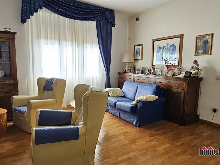 Immagine 1 di Villa in vendita  a Colle Di Val D'elsa