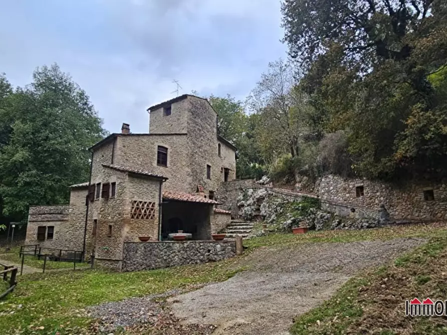 Immagine 1 di Villa in vendita  a San Gimignano