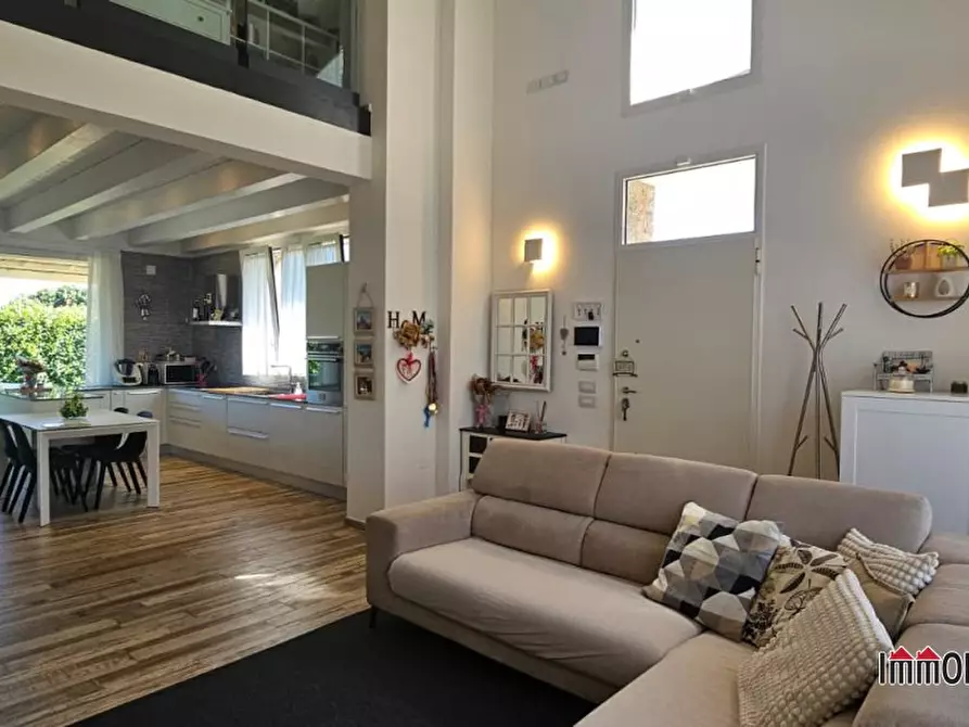 Immagine 2 di Villa in vendita  a Colle Di Val D'elsa