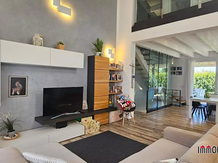 Immagine 1 di Villa in vendita  a Colle Di Val D'elsa