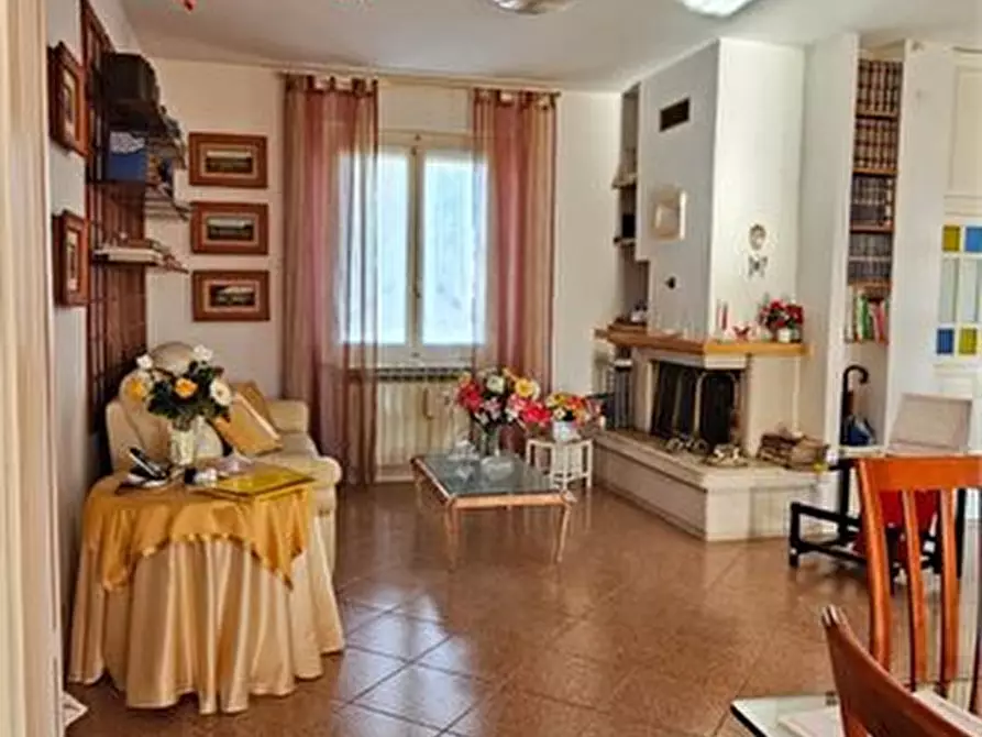 Immagine 6 di Villa in vendita  a Colle Di Val D'elsa