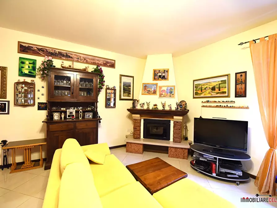 Immagine 3 di Villa in vendita  a Casole D'elsa