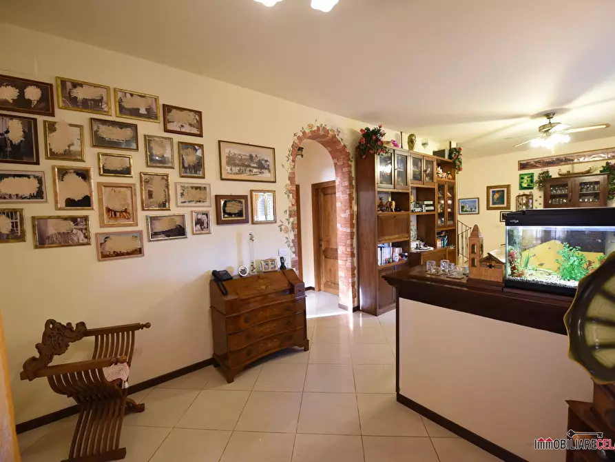 Immagine 7 di Villa in vendita  a Casole D'elsa