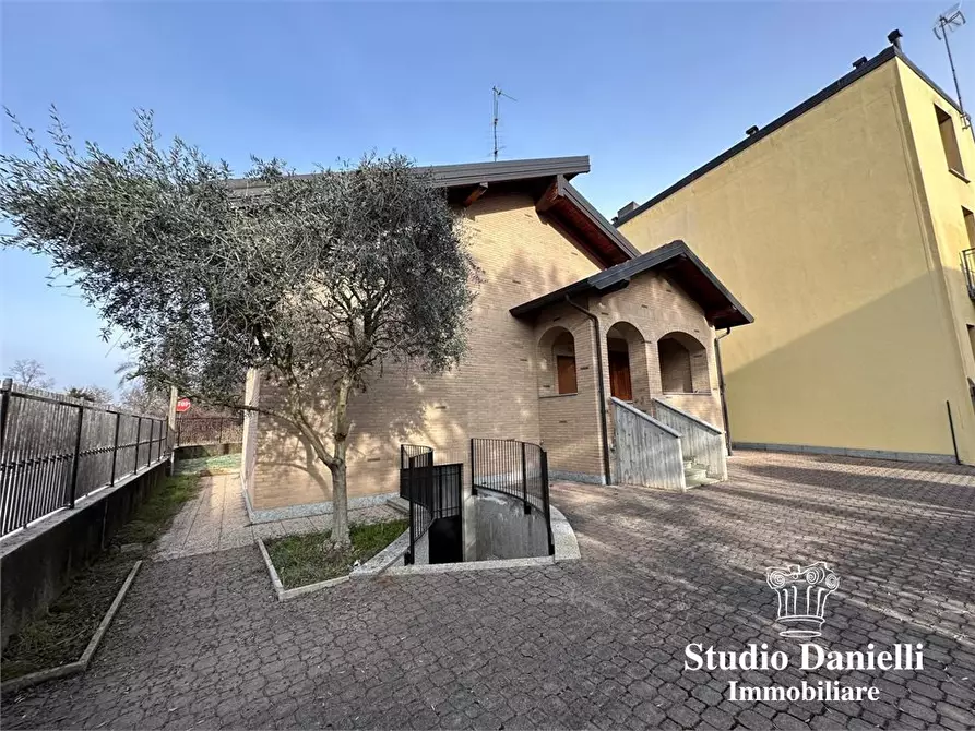 Immagine 7 di Villa in vendita  20 a Carate Brianza