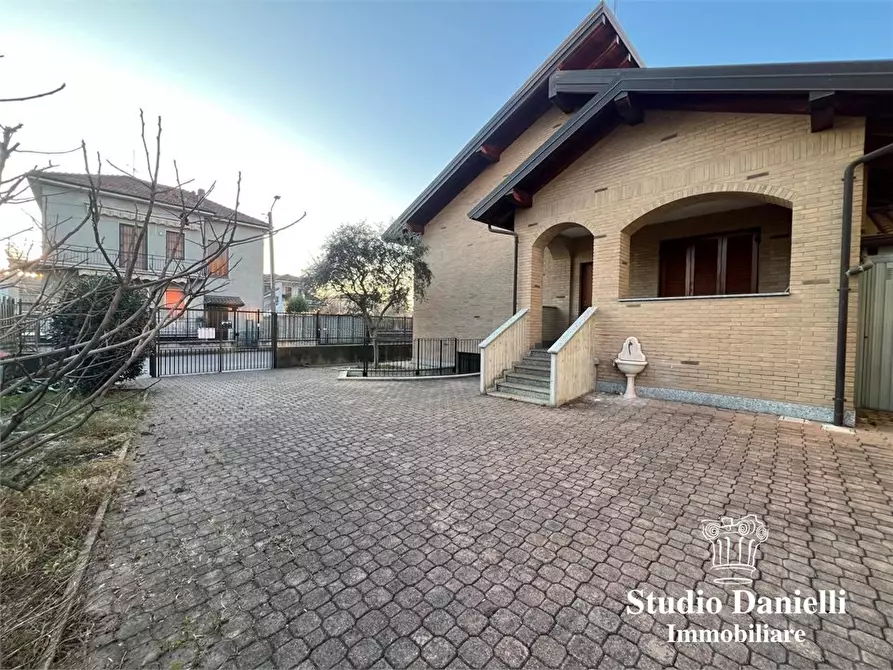 Immagine 2 di Villa in vendita  20 a Carate Brianza