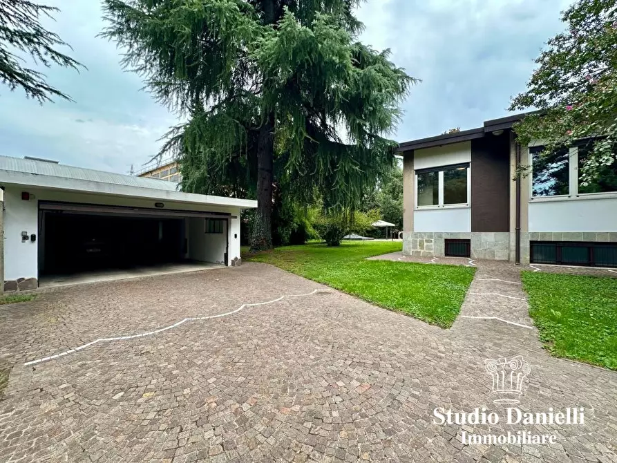 Immagine 3 di Villa in vendita  65 a Desio